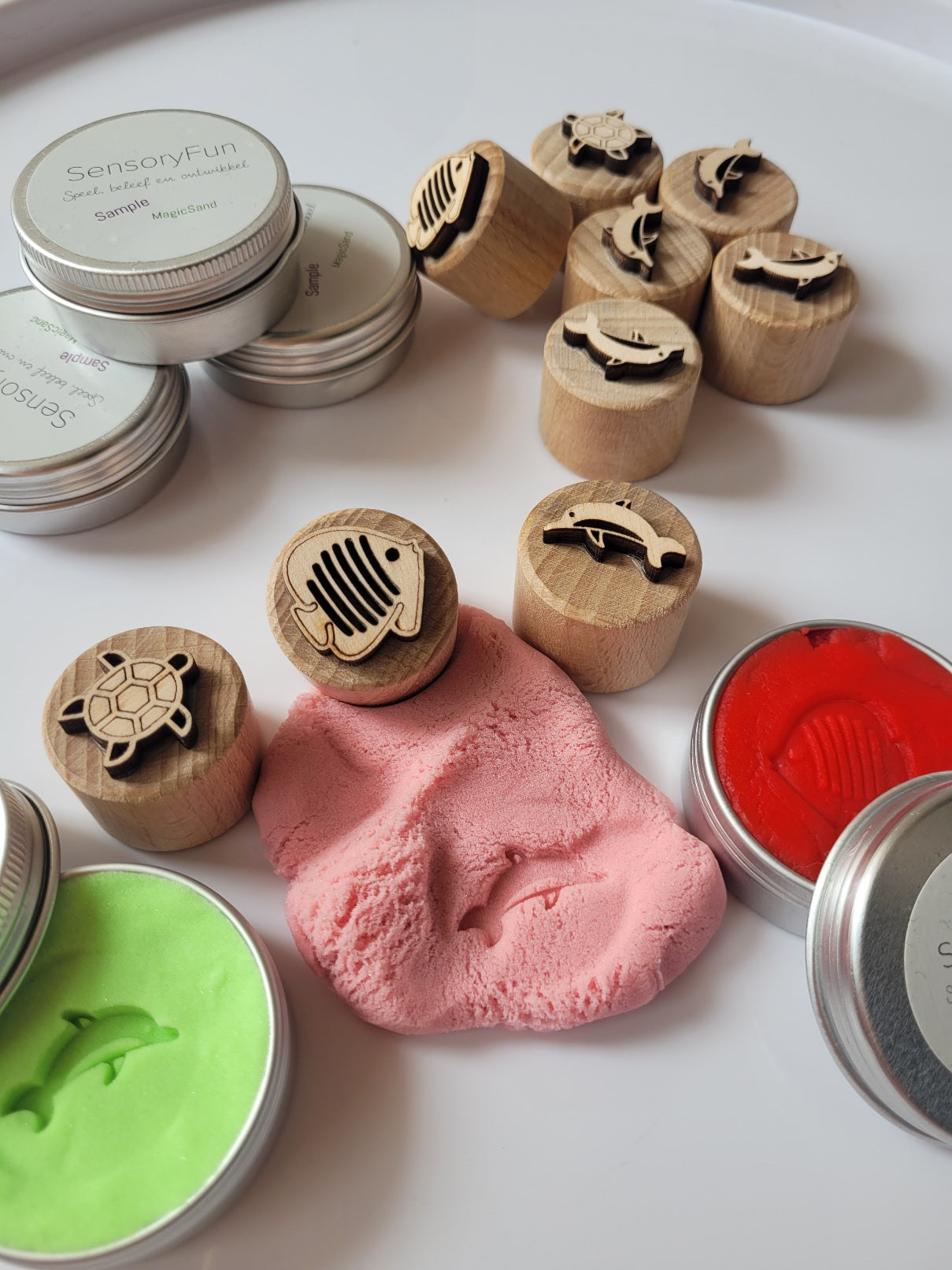 Cadeau offert - 1 Petit pot de Sable magique + 1 Pâte à modeler + 1 tampon en bois