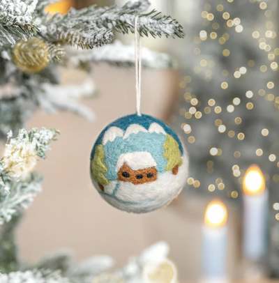 Wollen vilten kerstbal Le Chalet - Sjaal met Verhaal