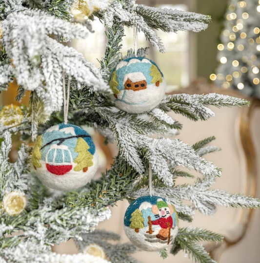 Wollen vilten kerstbal Le Chalet - Sjaal met Verhaal