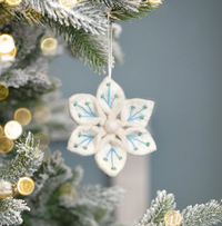 WinterWonderland vilten kersthanger IJsbloem Wit