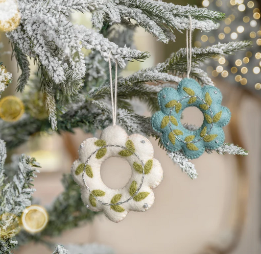 Winterwonderland wollen vilt kersthanger Krans Ijsblauw