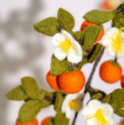 Branche de Fleurs d'Oranger en feutrine de laine - Sjaal met Verhaal