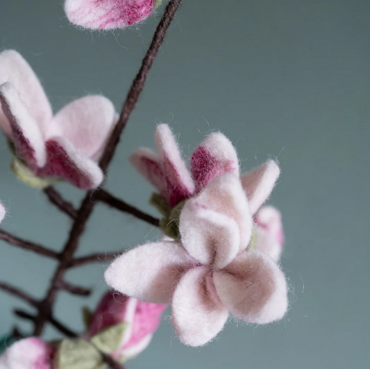 Sjaal met Verhaal Branche de Fleurs de Magnolia en feutrine de laine