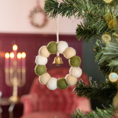 Suspension de Noël en feutrine de laine Couronne avec clochette