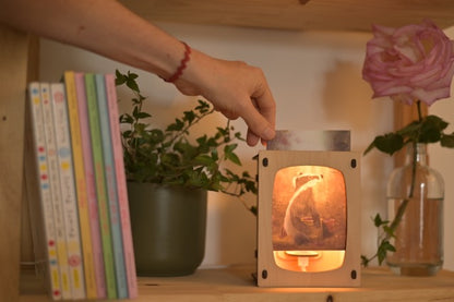 Lampe en bois pour Carte Postale