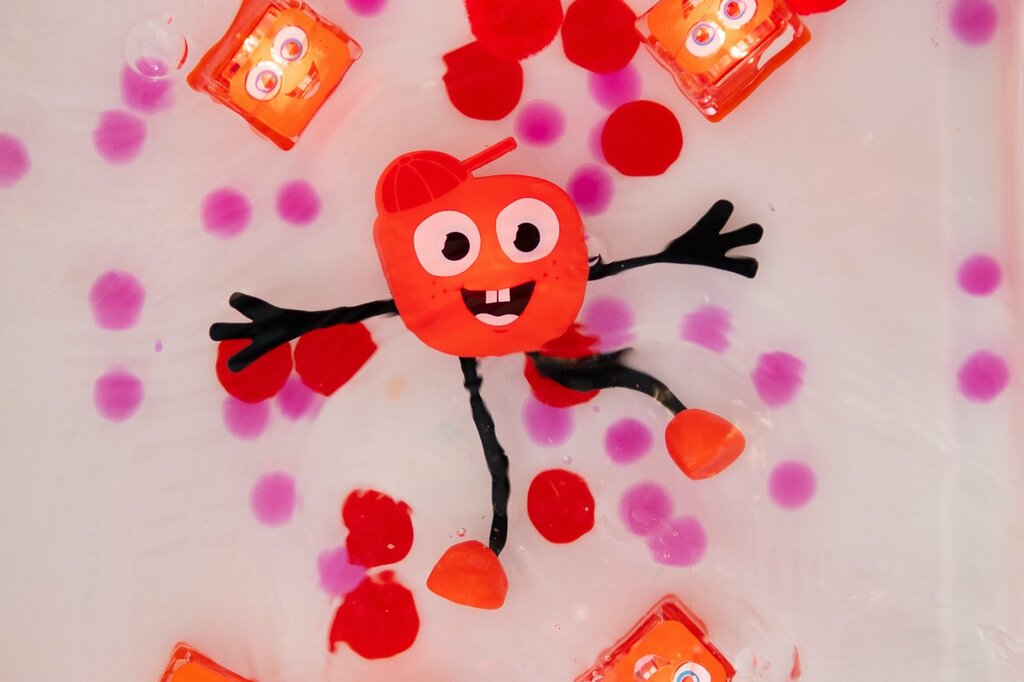Glo Pals Personnage Sammy Rouge + 2 cubes lumineux