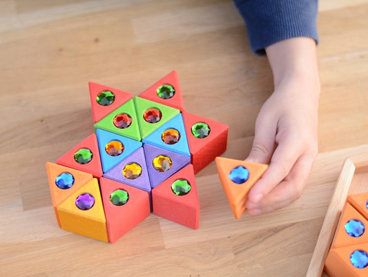 Triangles colorés en bois avec pierres brillantes - 54 pièces