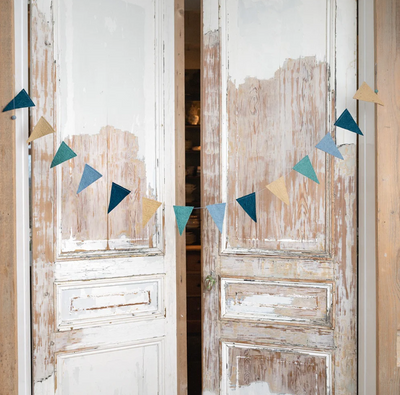 Guirlande de décoration en feutrine de laine Sable et Aqueblue