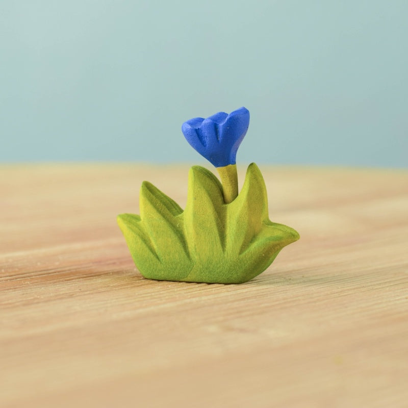BumbuToys Petite Herbe à fleur bleue en bois