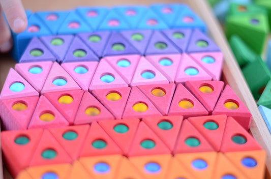 Triangles en bois colorés avec pierres brillantes 100 pièces